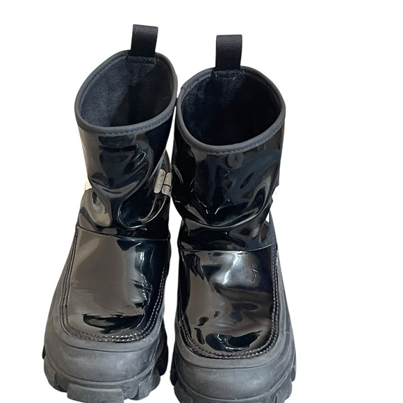 UGG Women's Classic Sherpa lined Brellah Mini Boot 1144059 -
Ladies Size 6 - Picture 2 of 12